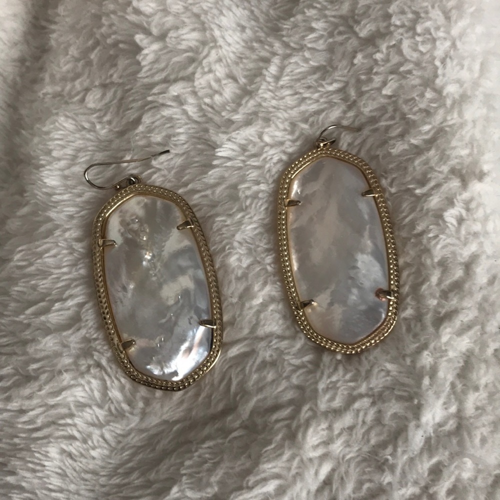 IRIDESCENT PEARL KENDRA SCOTT EARRINGS